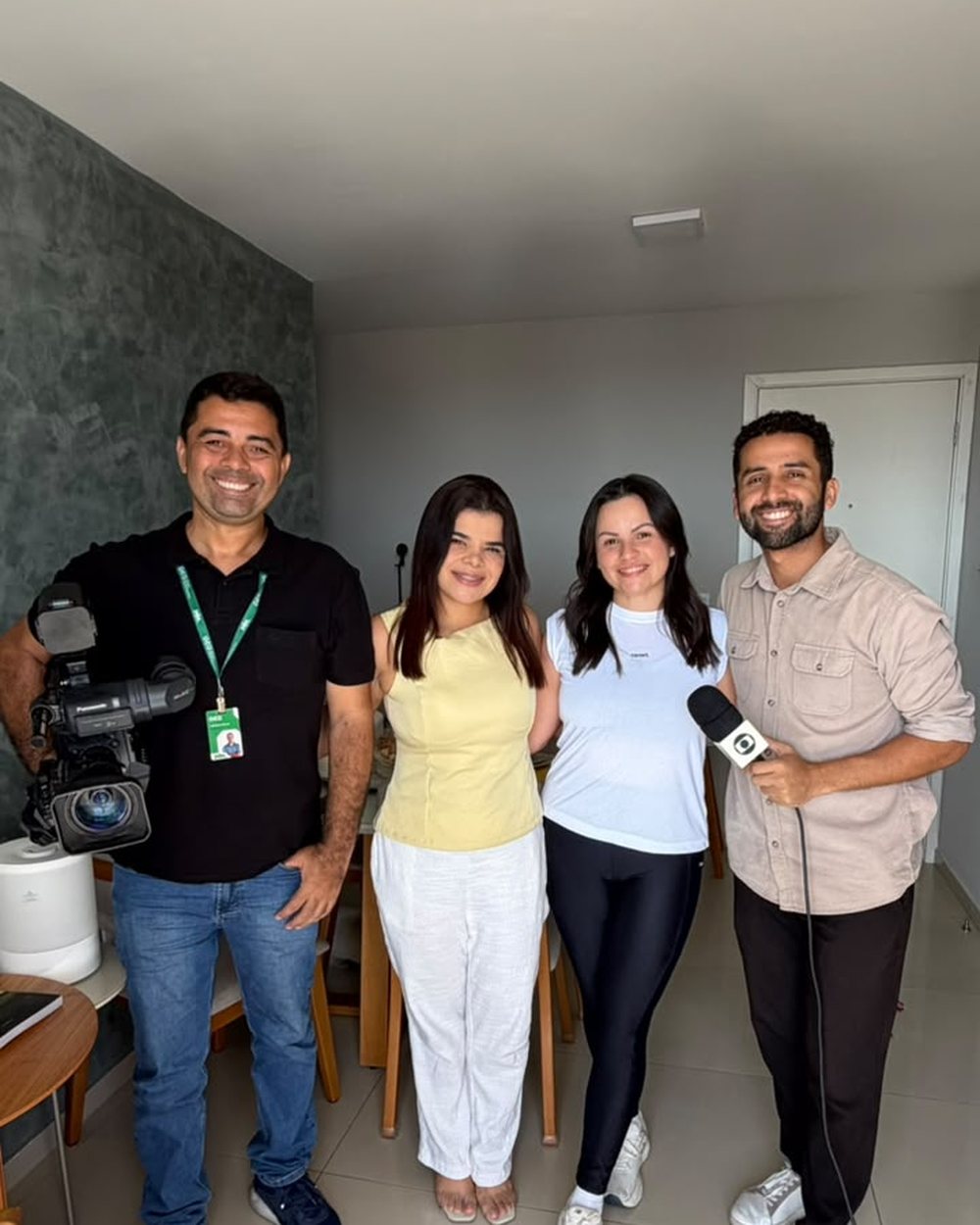Equipe da Nutrir com o repórter e o cinegrafista após a gravação da entrevista